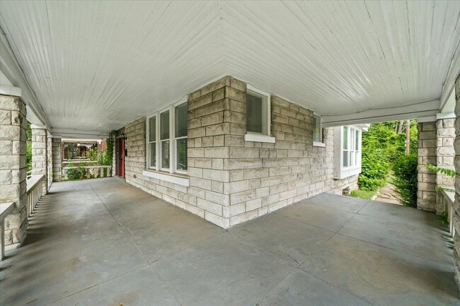 Photo - 196 N McNeil St