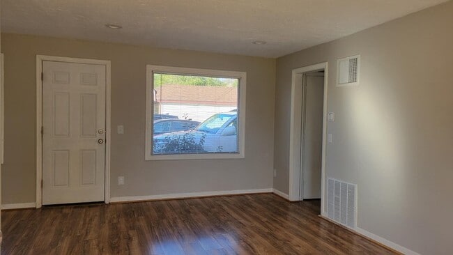 Photo - 814 E 21st St Unidad 1