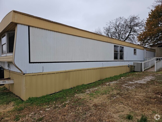 Building Photo - Nicely Remodeled 2 bed 2 bath Mobile Home ...