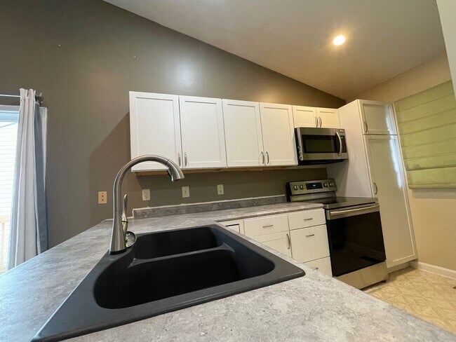 Photo - The Pointe Condo 2 Bed 2 Bath Water Edge Community