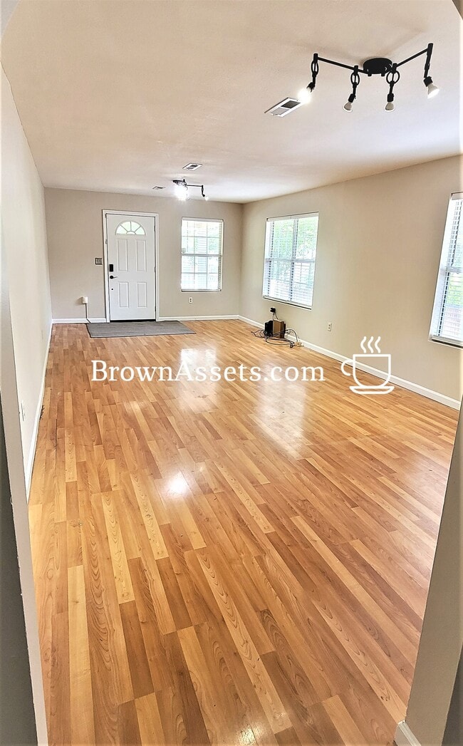 Photo - 2722 B M Montgomery St