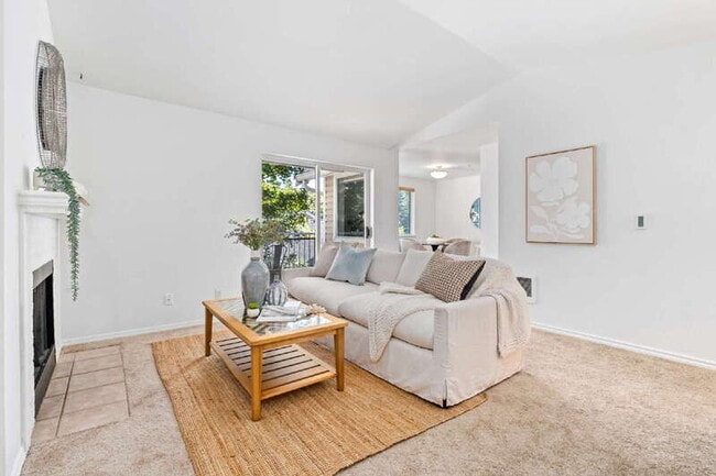 Building Photo - 19230 Forest Park Dr NE Unit K335