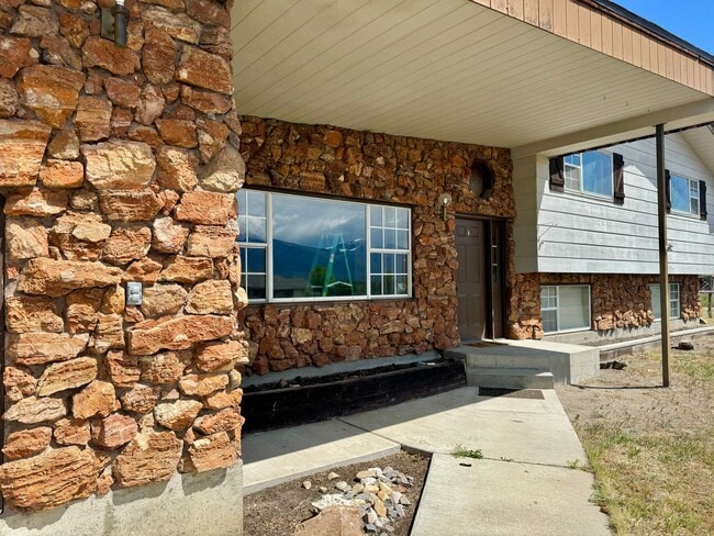 Photo - 3 Bed, 2 Bath Home in Florence w Spacious Yard!