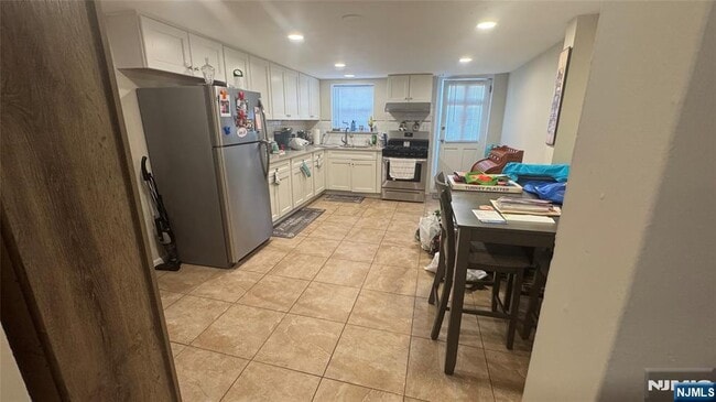 Building Photo - 80 Farnham Ave Unit B-B Rental