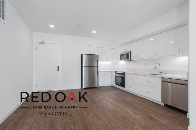 1011-1013 Everett St-B-216
