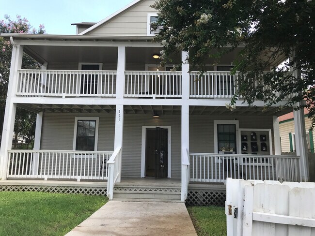 127 Sandmeyer St
