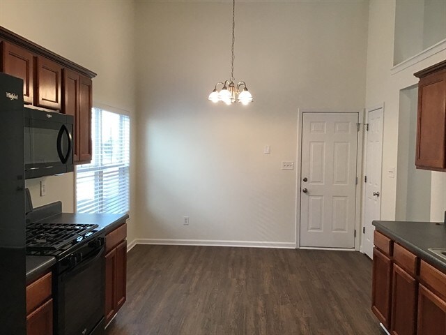 Photo - 2512 Walnut Tree Ln