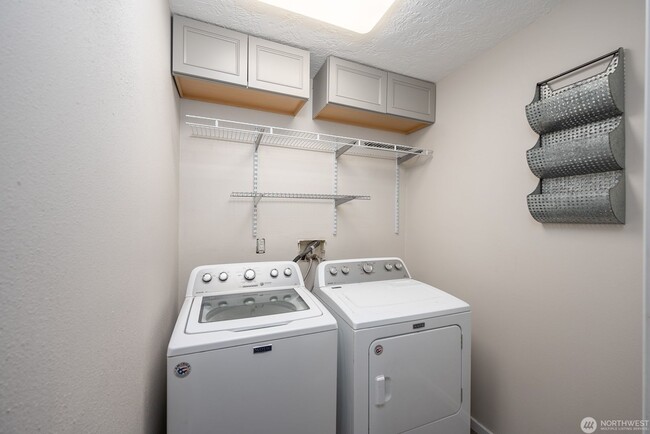 Photo - 2 bed 1 bath, kitchen & laundry ADU unit f... Unit Shop House