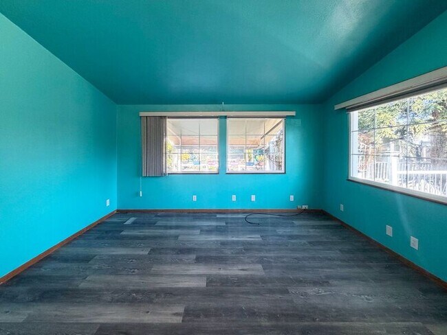 Photo - 731 W 8th Ave