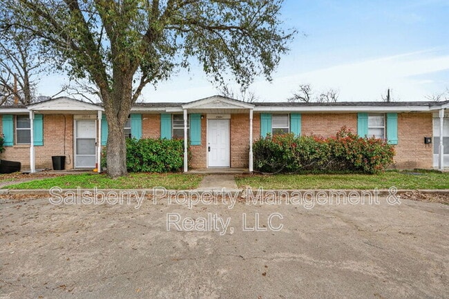 Building Photo - 1204 NW 3rd Ave