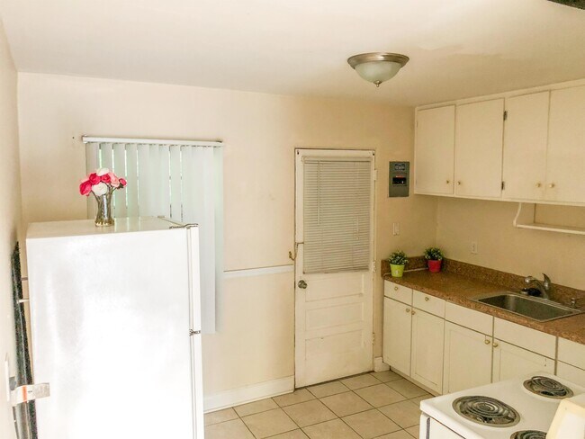 Photo - 212 E Drury Ave