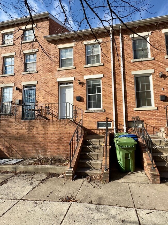 Building Photo - Charming 2 Bedroom/2 Bathroom in Upper Fells Point, MD!