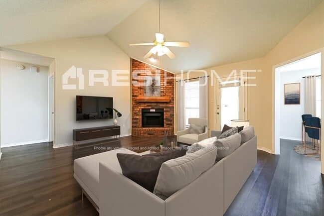 Photo - 209 Madre Cir
