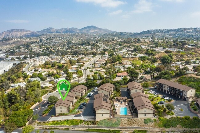 Building Photo - 5125 Fontaine St Unit 205