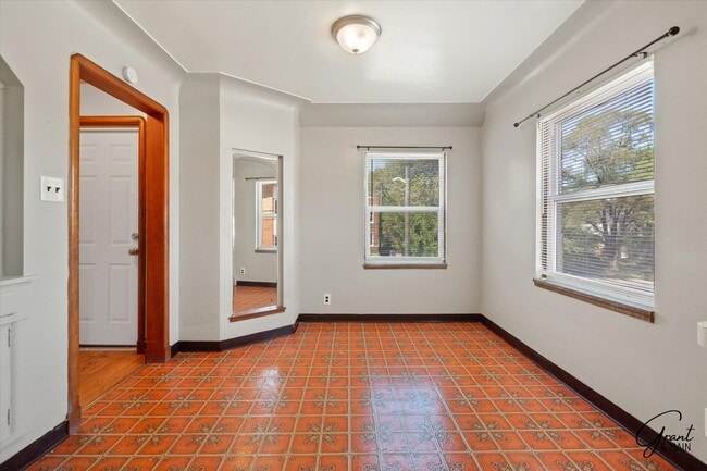 Photo - 5074 Chalmers St