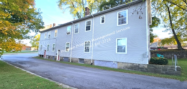 Building Photo - 404 Center Ave Unit 5