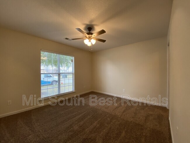 Photo - 2505 Boxford Ln