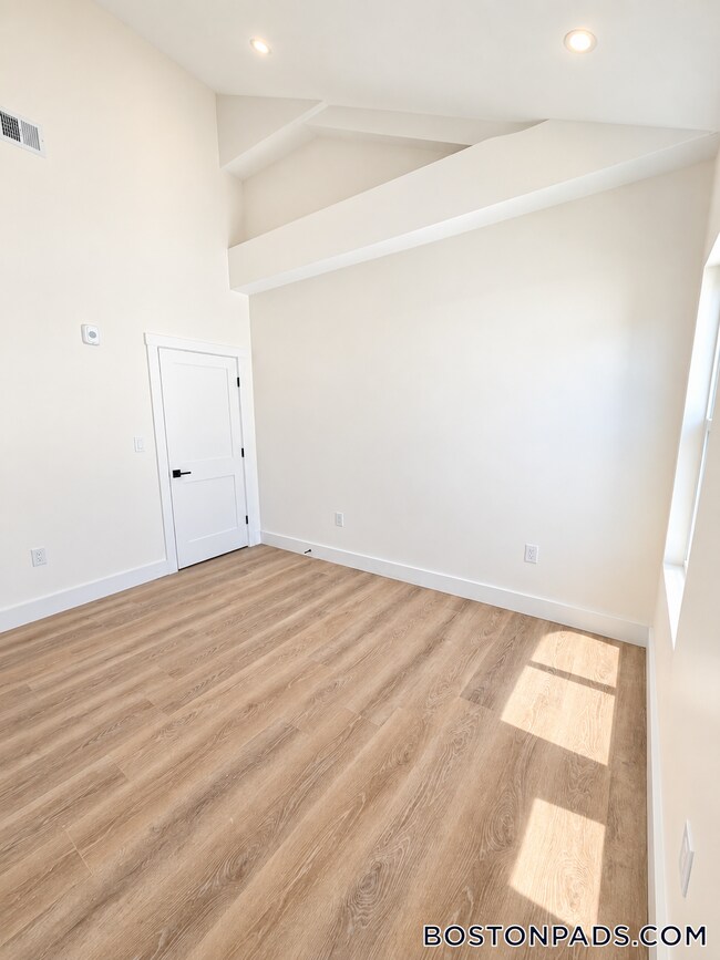 275 Shrewsbury St Unidad 3