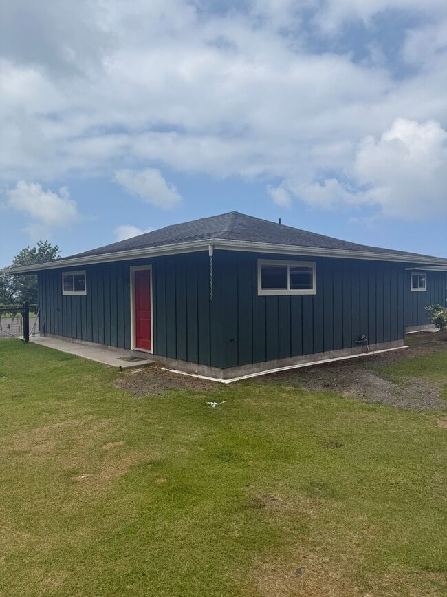 Building Photo - Private Studio on 5 Acres