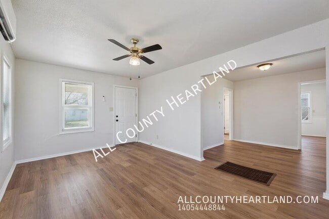 Photo - 533 E Boeing Dr