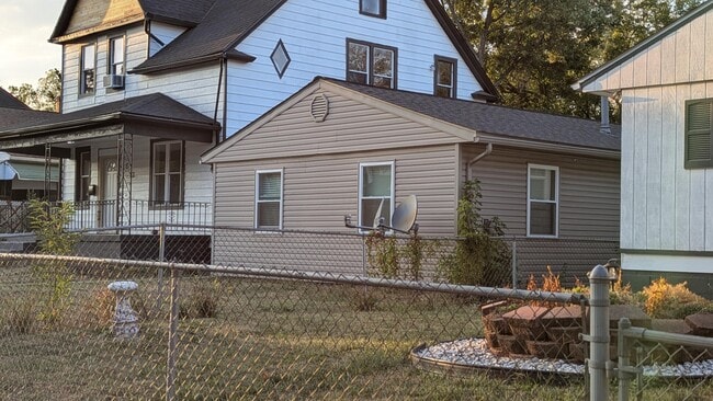 Building Photo - 1576-1578-1578 Minnesota Ave Rental