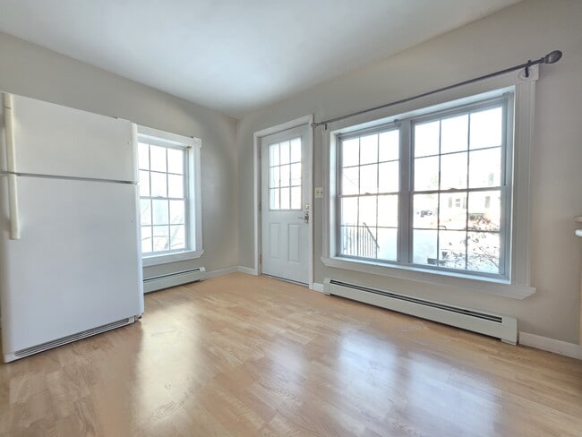 Photo - 208 Grove St