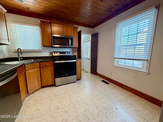 Photo - 628 Harris Pl