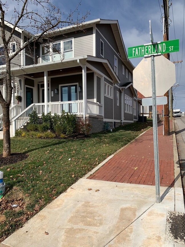 4 Bed 3.5 Bath in Edgefield Home - 4 Bed 3.5 Bath in Edgefield Home