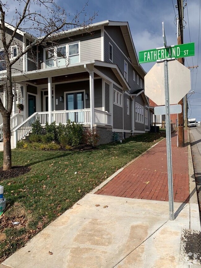 Building Photo - 4 Bed 3.5 Bath in Edgefield Home