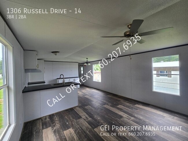 Photo - 1306 Russell Dr
