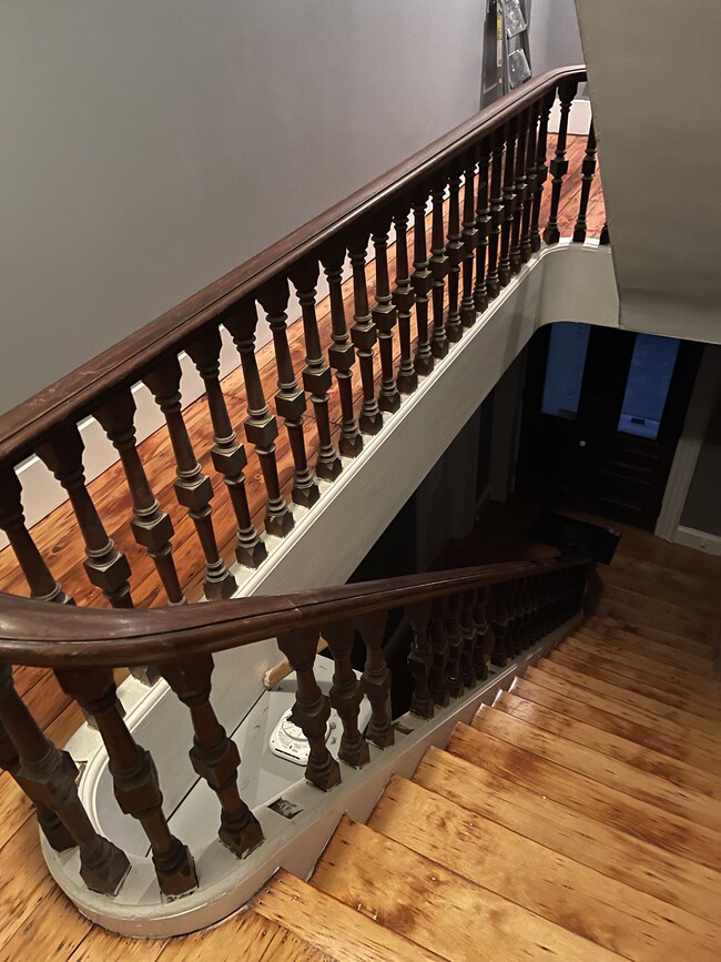 Stairway top at Unit2 - 101 Walnut St Unidad 2 -2nd Floor-