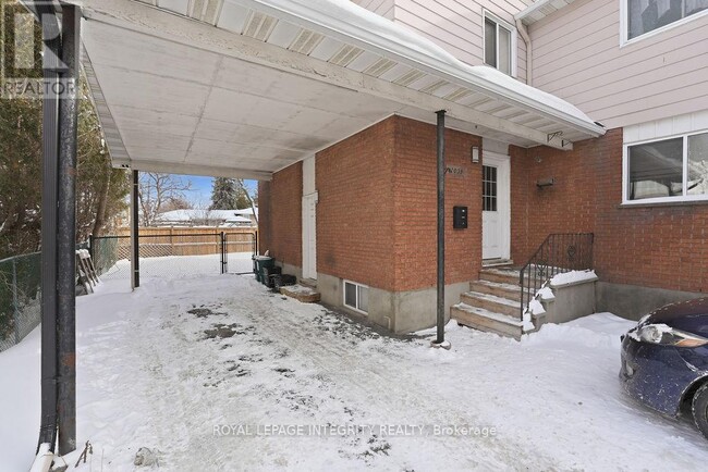 Photo - 2039 St. Laurent Blvd