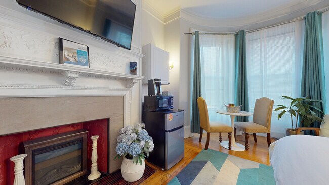 Photo - 1029 Beacon St Unit 1