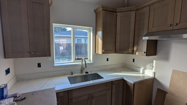 Kitchen - 1047 Brommer St Unit 1047B