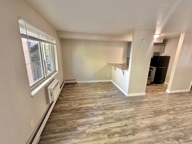 Embrace city living in this inviting apartment with sleek finishes and ample natural light. - Apex 980