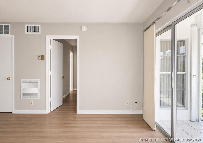 Photo - 3040 NE 16th Ave Unit 308