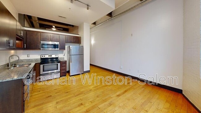 Building Photo - 101 E. Sixth St. Unit 410