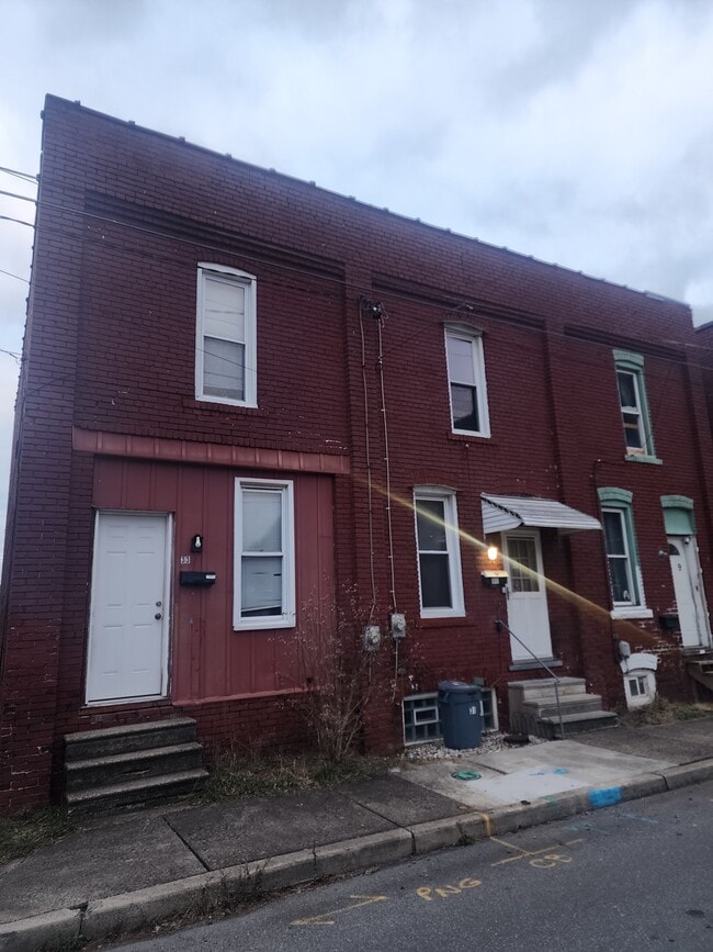 33 Fleetwood St