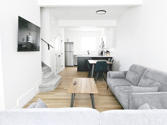 Building Photo - 10617-10122 122 Ave NW Unit 10617 MAIN