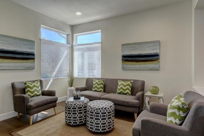 Photo - Exceptional End-Unit Townhome in Sterling ...