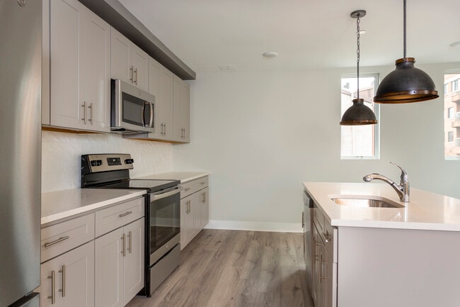 Building Photo - 200 South St Unit LARGE 2 BEDROOM W OFFICE