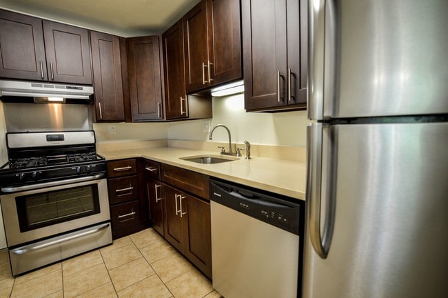 Building Photo - Salem Harbour Rental