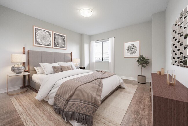 Photo - 940 Commissioners Road East