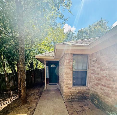 Photo - 954 E 3rd St