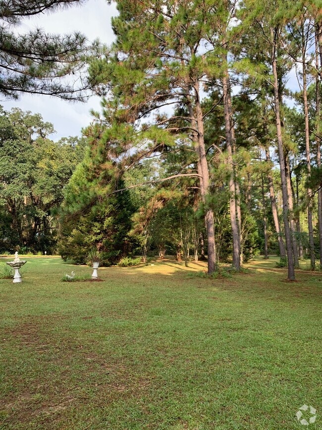 Building Photo - Furnished spacious 3/2.5 home. Corporate a...