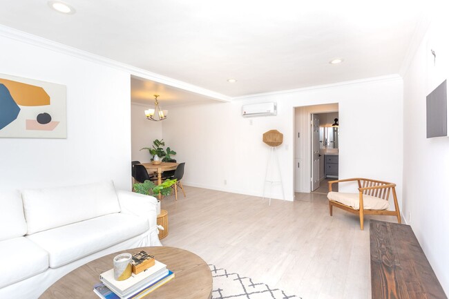 Beautiful Highland Park Apartment! - Beautiful Highland Park Apartment! Unit 14