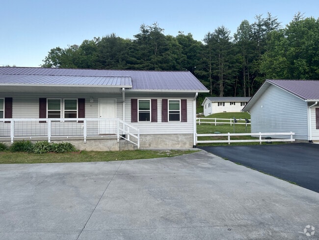 Building Photo - 1218 Hyatt Creek Rd Unit C1 Rental