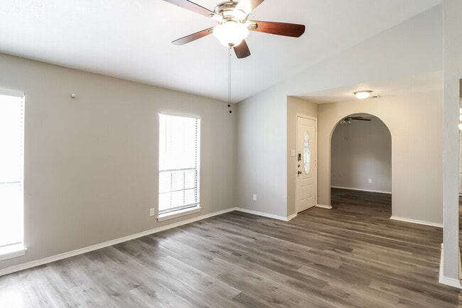 Photo - 1702 Clark Trail