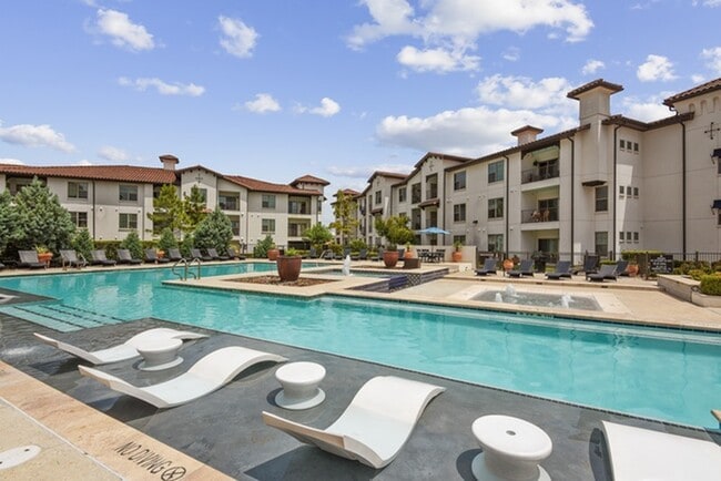 Building Photo - Ambrosio Apartments