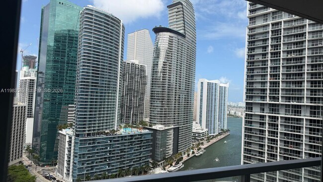 Building Photo - 500 Brickell Ave Unit 3005